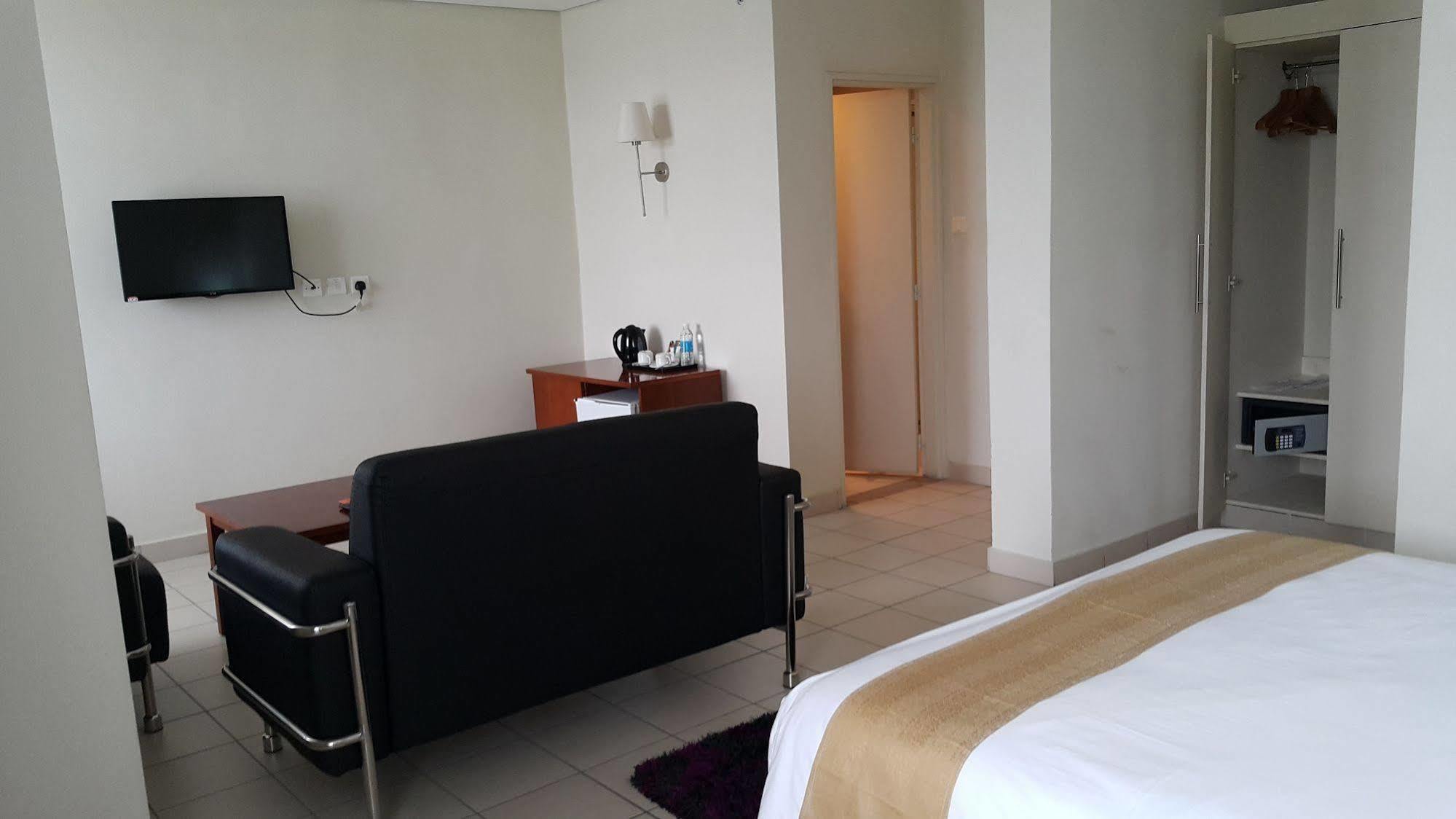 Tinapa Lakeside Hotel Calabar Exteriér fotografie
